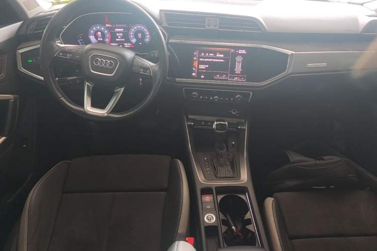 Used Audi Q3 2019 35 TFSI Advanced Dynamic Edition Center Console