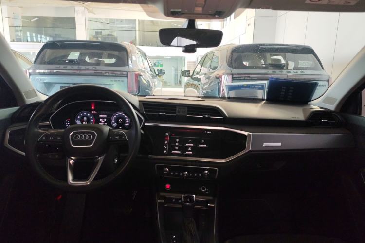 Used Audi Q3 2019 35 TFSI Advanced Dynamic Edition Center Console