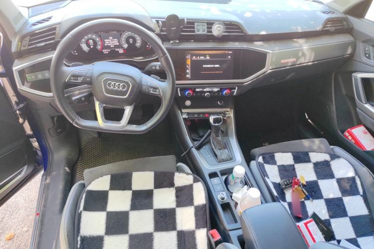 Used Audi Q3 2019 40 TFSI quattro Fashion Dynamic Model Center Console