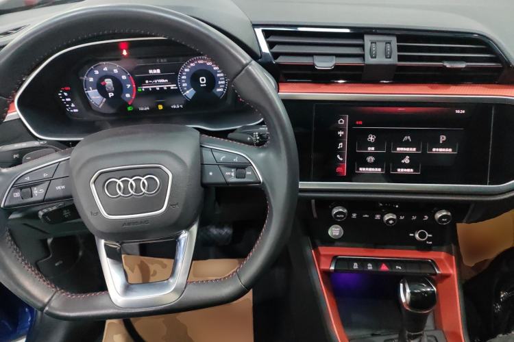 Used Audi Q3 2019 40 TFSI Fashion Dynamic Model Center Console