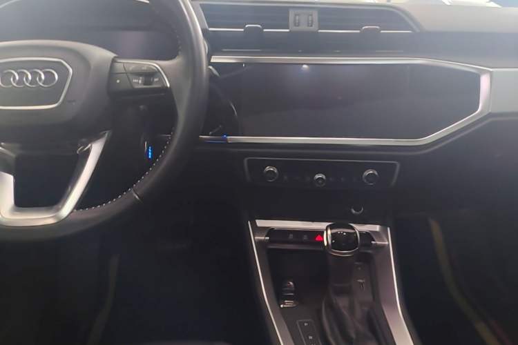 Used Audi Q3 2019 35 TFSI Advanced Style Edition Center Console