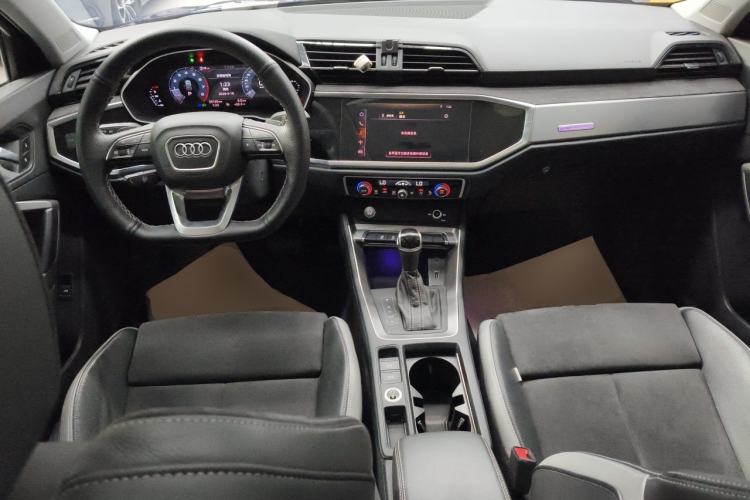 Used Audi Q3 2019 40 TFSI Fashion Dynamic Model Center Console