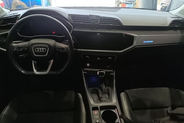 Used Audi Q3 2019 40 TFSI Fashion Dynamic Model Center Console