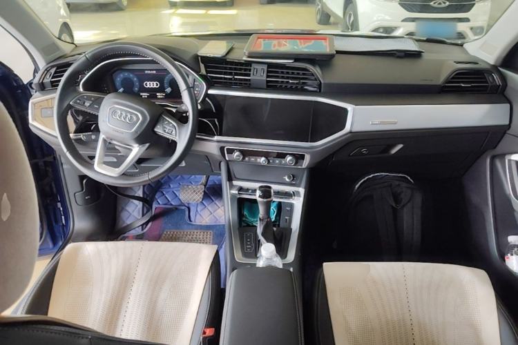 Used Audi Q3 2019 35 TFSI Advanced Style Edition Center Console