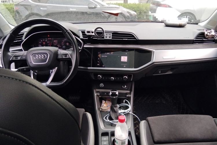 Used Audi Q3 2019 40 TFSI Fashion Dynamic Model Center Console