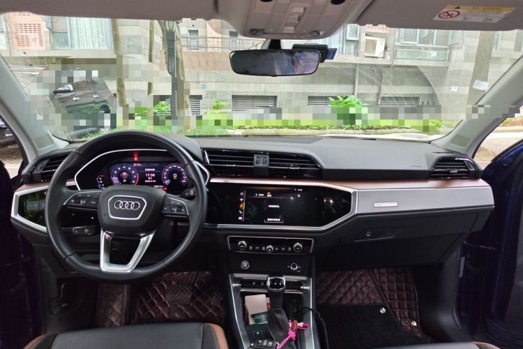 Used Audi Q3 2019 35 TFSI Fashionable and Elegant Model Center Console