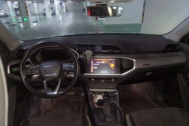 Used Audi Q3 2019 35 TFSI Advanced Dynamic Edition Center Console