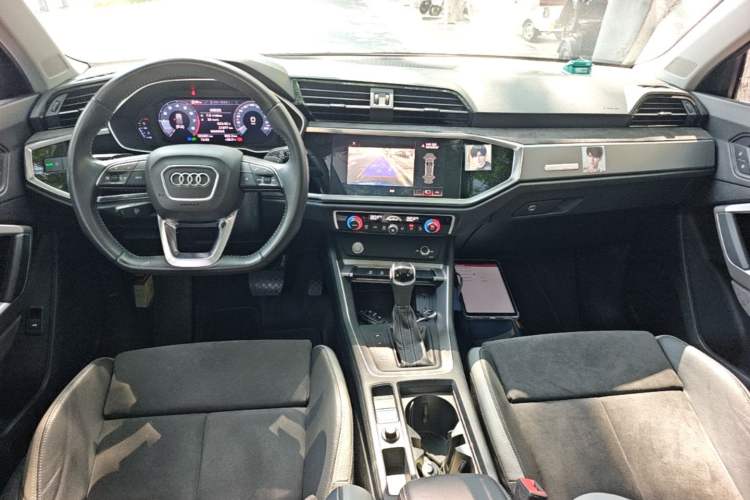 Used Audi Q3 2019 35 TFSI Fashion Dynamic Model Center Console