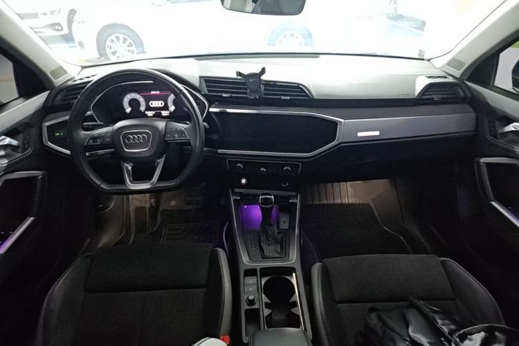 Used Audi Q3 2019 40 TFSI Fashion Dynamic Model Center Console