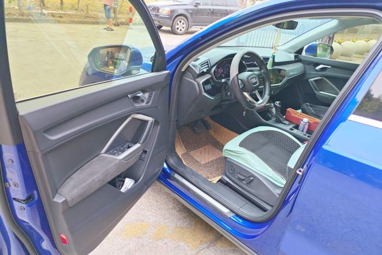 Used Audi Q3 2019 35 TFSI Advanced Dynamic Edition Driver Seat