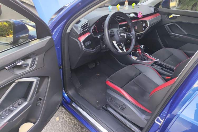 Used Audi Q3 2019 35 TFSI Advanced Dynamic Edition Driver Seat