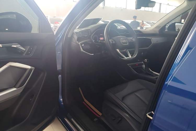 Used Audi Q3 2019 35 TFSI Advanced Style Edition Driver Seat