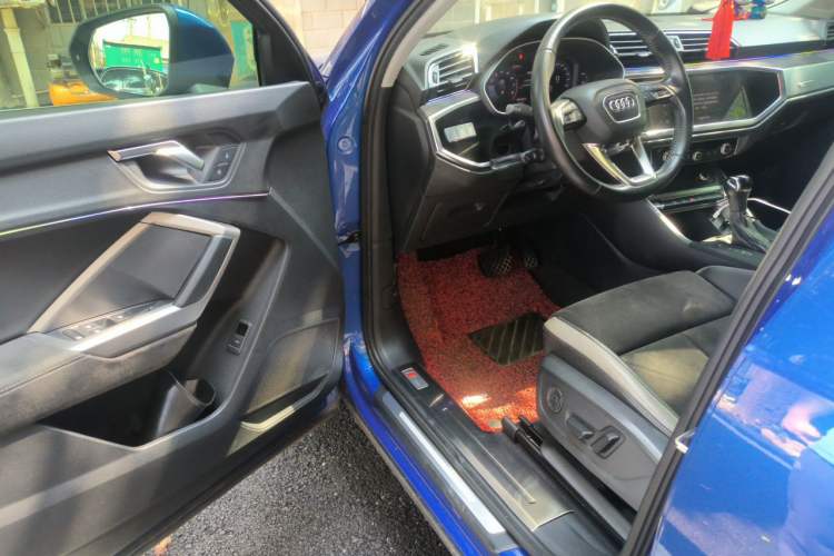 Used Audi Q3 2019 35 TFSI Advanced Dynamic Edition Driver Seat
