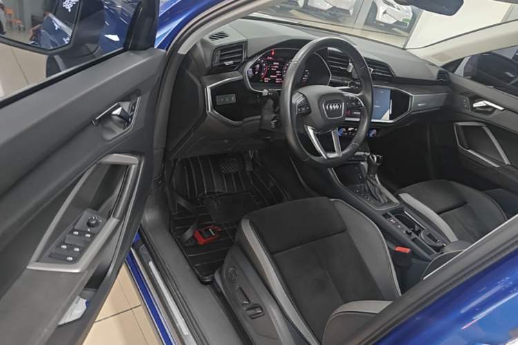 Used Audi Q3 2019 35 TFSI Advanced Dynamic Edition Driver Seat