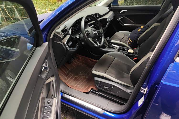 Used Audi Q3 2019 35 TFSI Advanced Dynamic Edition Driver Seat