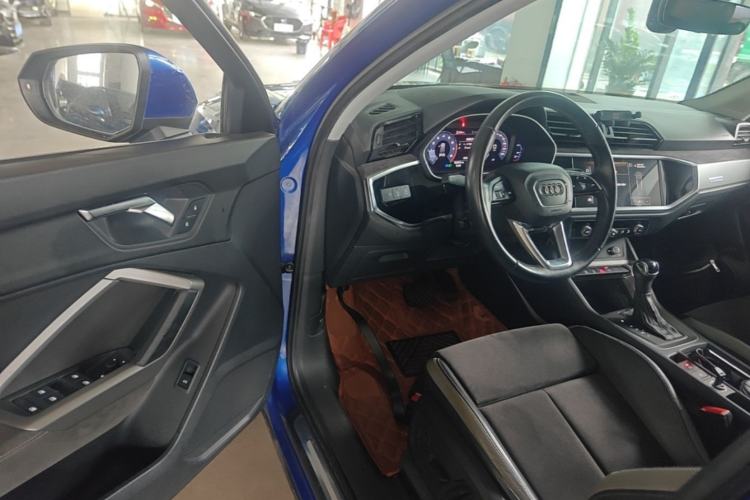 Used Audi Q3 2019 35 TFSI Advanced Dynamic Edition Driver Seat