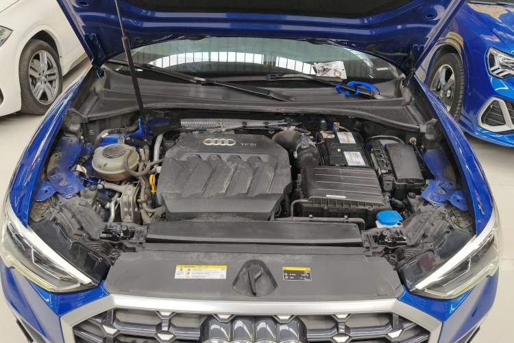 Used Audi Q3 2019 40 TFSI Fashion Dynamic Model Engine Bay