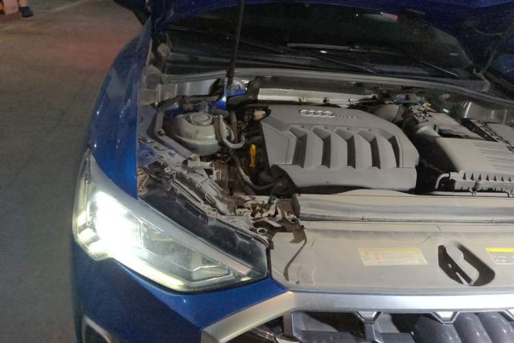 Used Audi Q3 2019 40 TFSI Fashion Dynamic Model Engine Bay Right