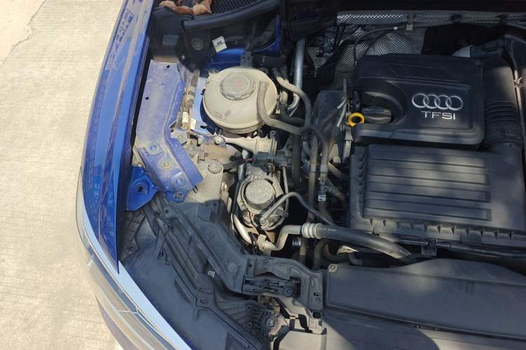 Used Audi Q3 2019 35 TFSI Fashion Dynamic Model Engine Bay Right