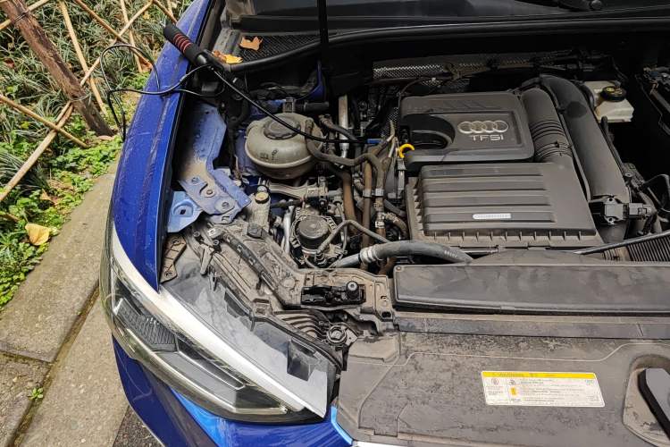 Used Audi Q3 2019 35 TFSI Advanced Dynamic Edition Engine Bay Right