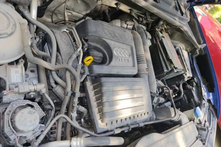 Used Audi Q3 2019 35 TFSI Fashion Dynamic Model Engine Bay Right