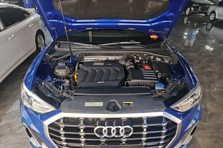 Used Audi Q3 2019 40 TFSI Fashion Dynamic Model Engine Bay