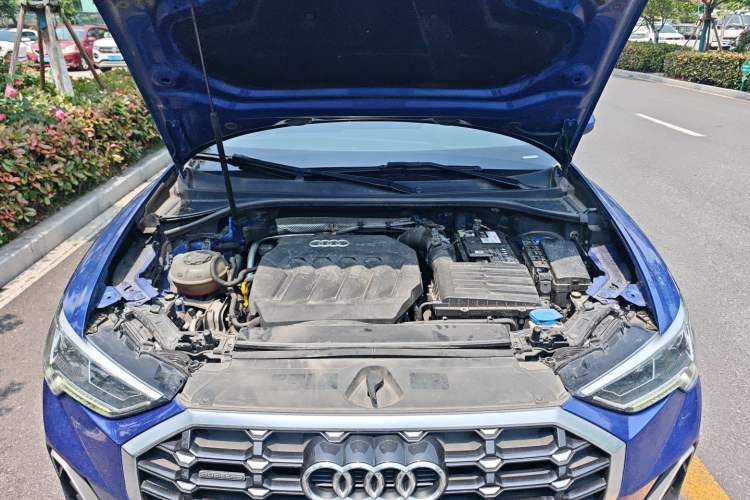 Used Audi Q3 2019 40 TFSI quattro Fashion Dynamic Model Engine Bay