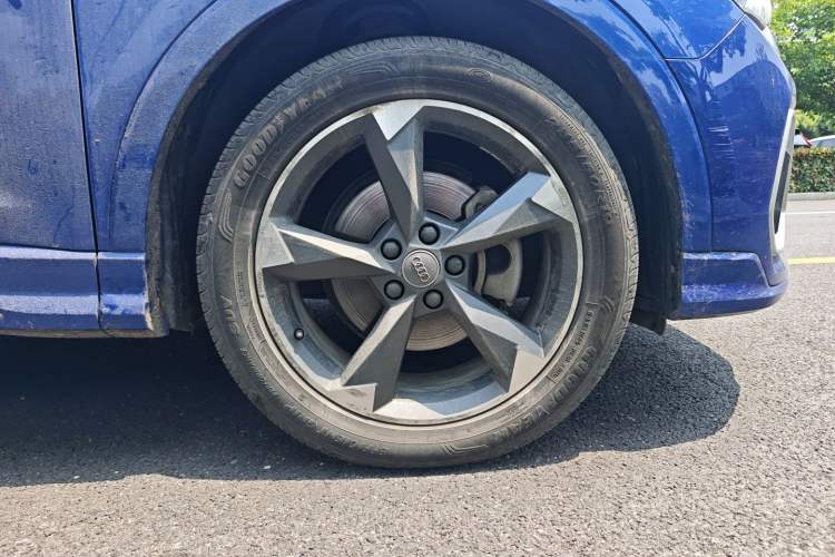Used Audi Q3 2019 40 TFSI quattro Fashion Dynamic Model Exterior 5