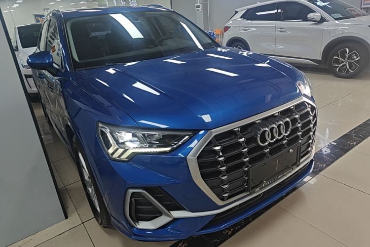 Used Audi Q3 2019 35 TFSI Advanced Dynamic Edition Front Right 45 Deg