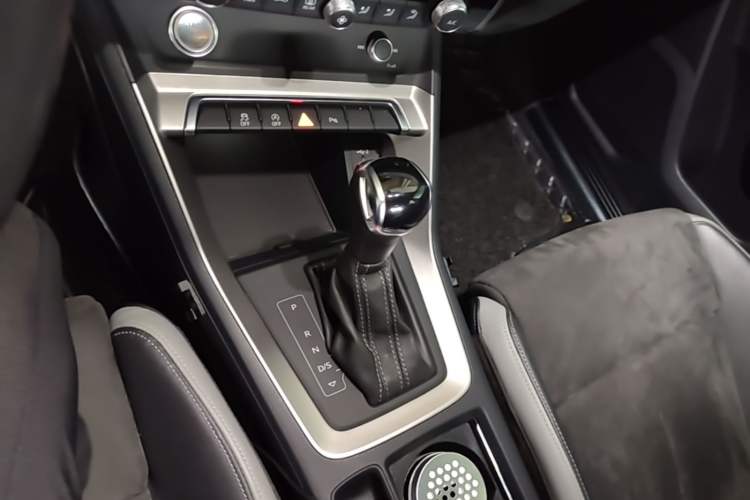 Used Audi Q3 2019 35 TFSI Advanced Dynamic Edition Gear Lever