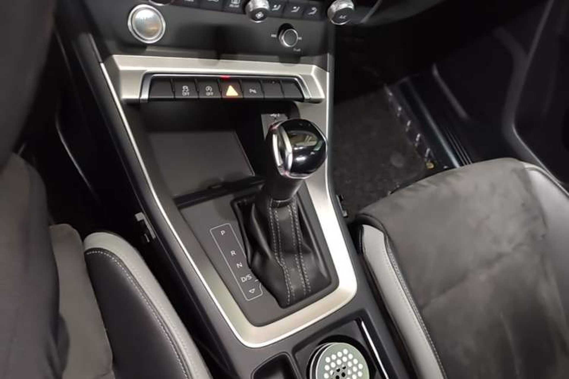 Used Audi Q3 2019 35 TFSI Advanced Dynamic Edition Gear Lever