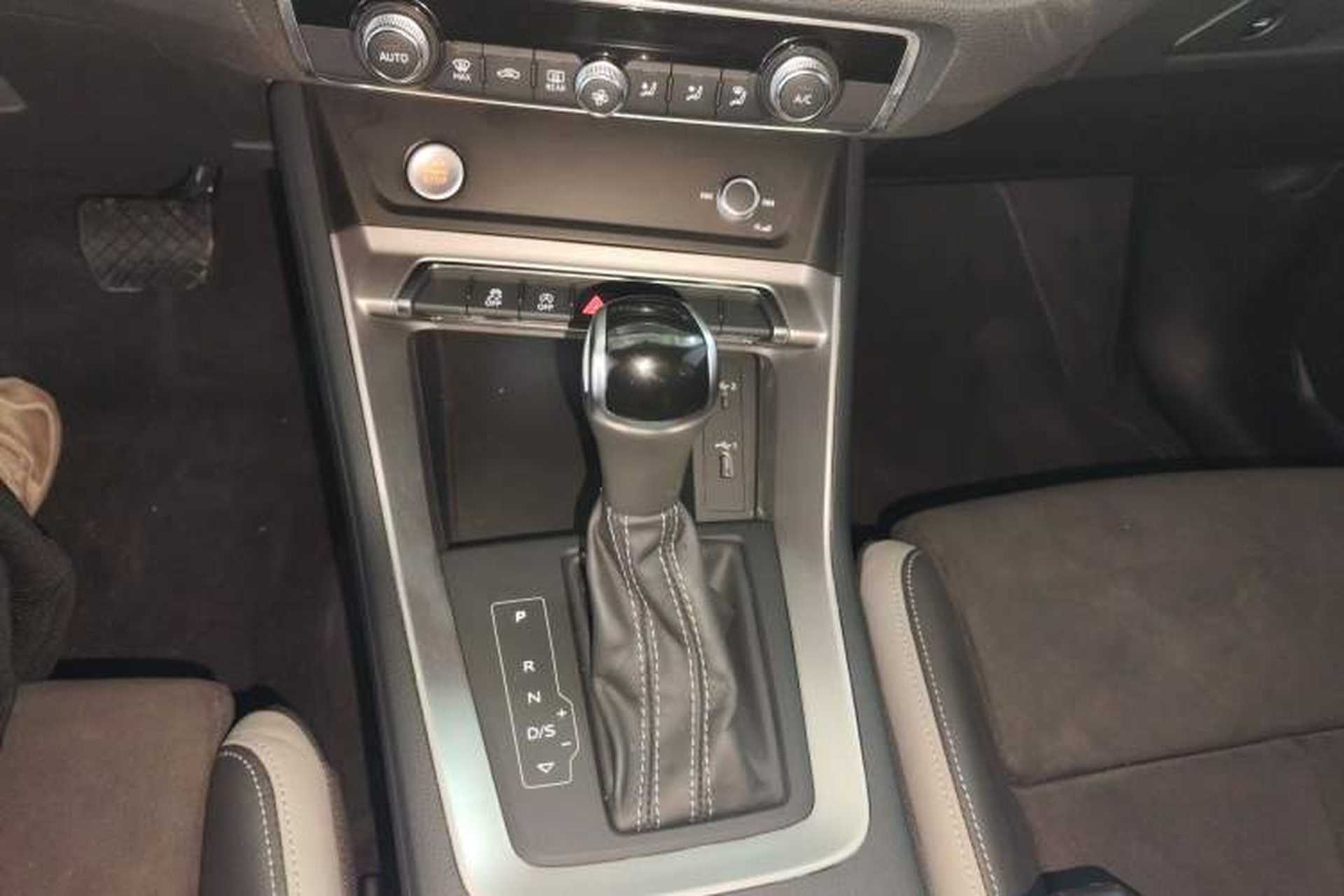 Used Audi Q3 2019 35 TFSI Advanced Dynamic Edition Gear Lever