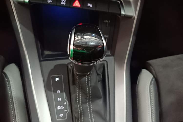 Used Audi Q3 2019 40 TFSI Fashion Dynamic Model Gear Lever