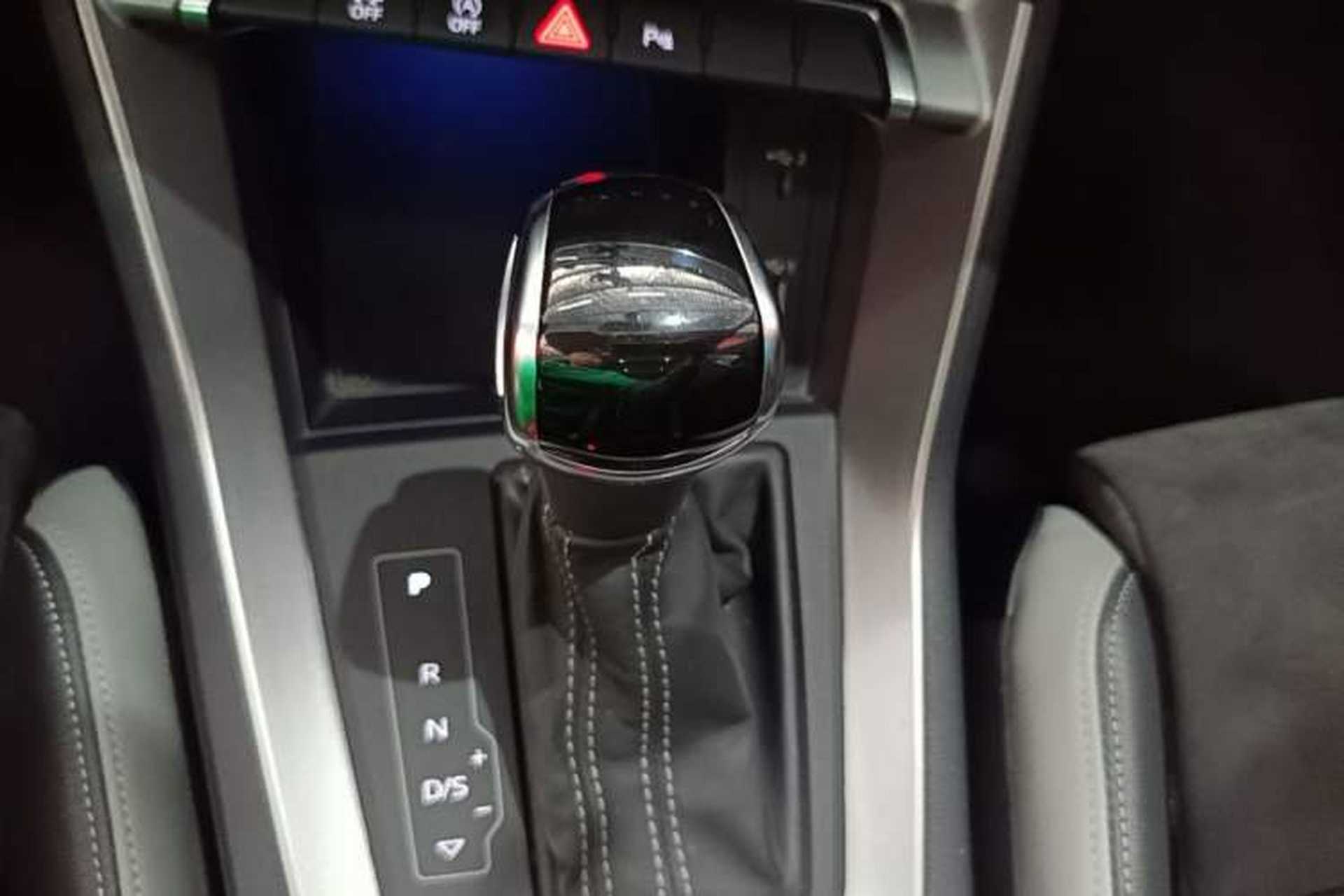 Used Audi Q3 2019 40 TFSI Fashion Dynamic Model Gear Lever