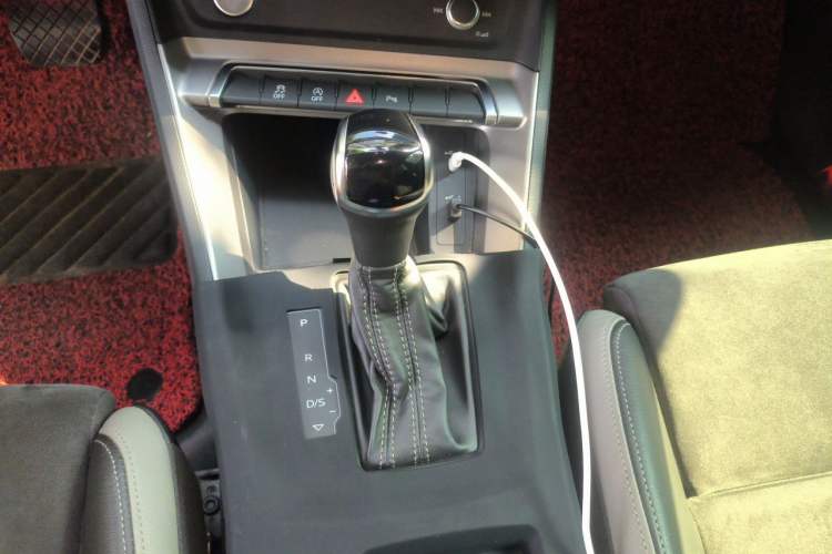 Used Audi Q3 2019 35 TFSI Advanced Dynamic Edition Gear Lever