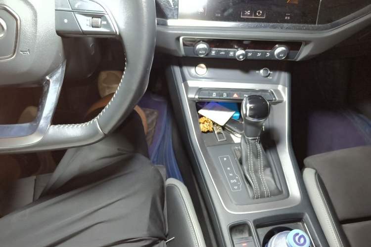 Used Audi Q3 2019 40 TFSI Fashion Dynamic Model Gear Lever