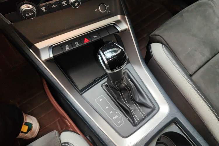 Used Audi Q3 2019 35 TFSI Advanced Dynamic Edition Gear Lever