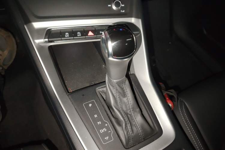 Used Audi Q3 2019 35 TFSI Advanced Style Edition Gear Lever