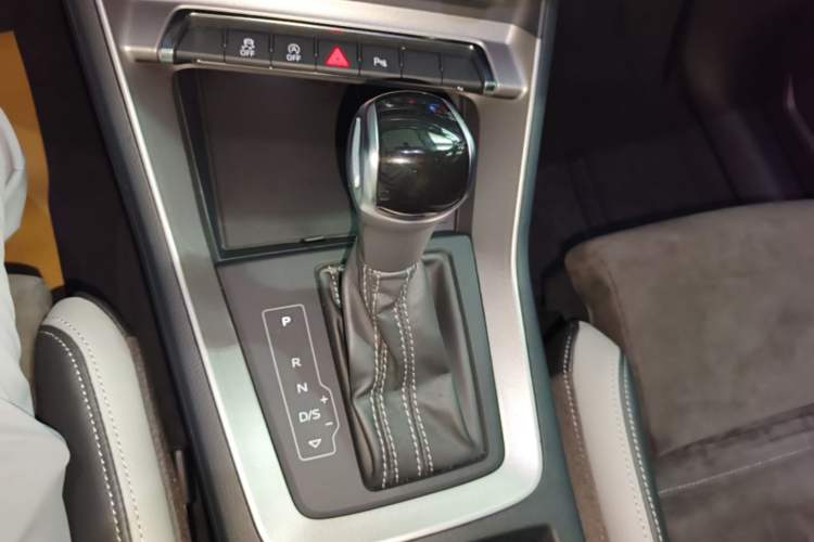 Used Audi Q3 2019 35 TFSI Advanced Dynamic Edition Gear Lever