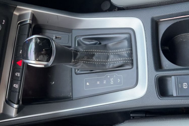 Used Audi Q3 2019 35 TFSI Fashion Dynamic Model Gear Lever
