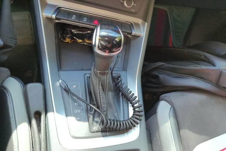 Used Audi Q3 2019 35 TFSI Fashion Dynamic Model Gear Lever