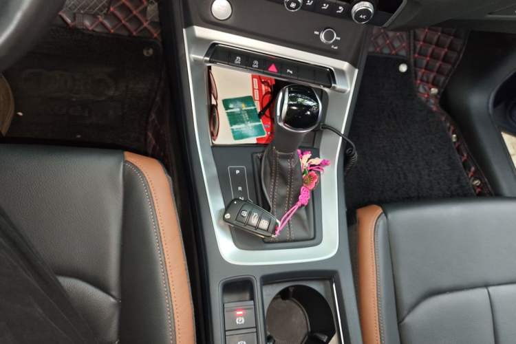 Used Audi Q3 2019 35 TFSI Fashionable and Elegant Model Gear Lever