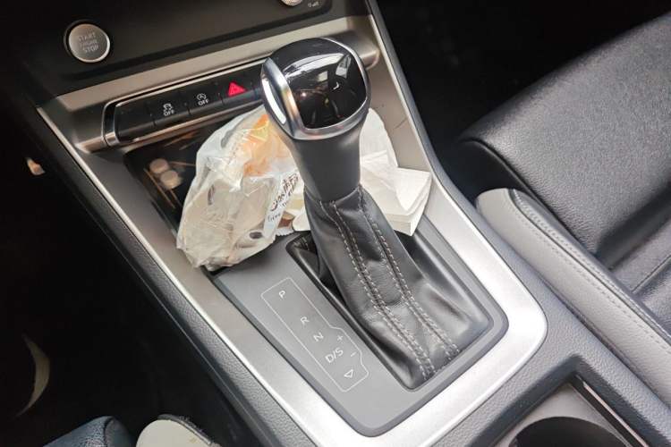 Used Audi Q3 2019 35 TFSI Fashion Dynamic Model Gear Lever