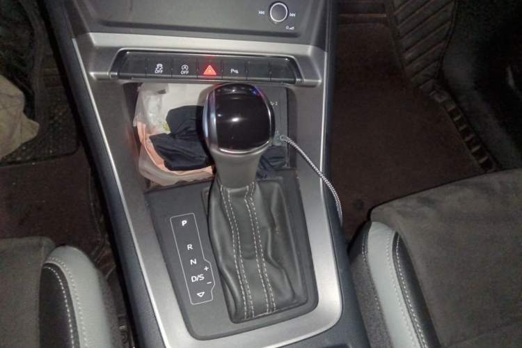 Used Audi Q3 2019 35 TFSI Advanced Dynamic Edition Gear Lever