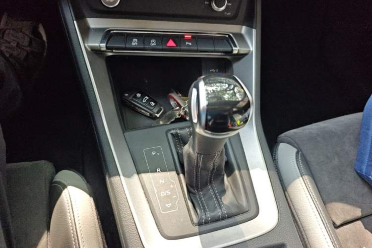 Used Audi Q3 2019 35 TFSI Fashion Dynamic Model Gear Lever