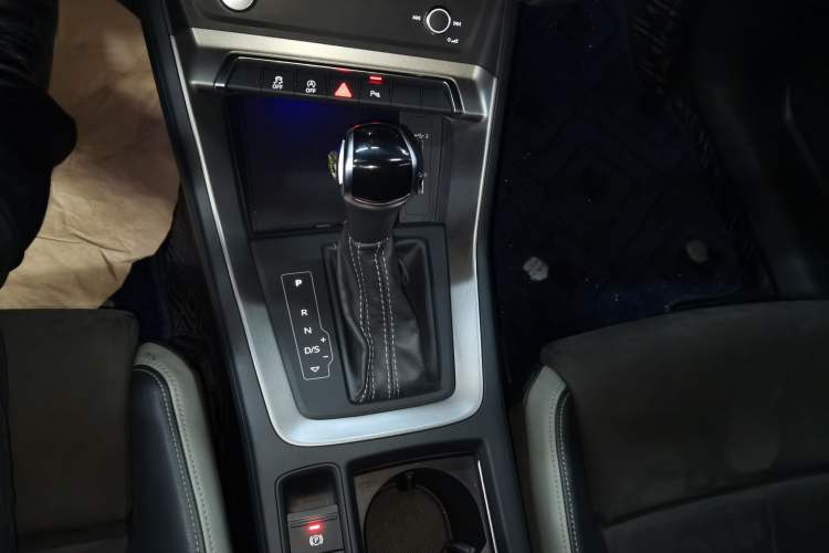 Used Audi Q3 2019 40 TFSI Fashion Dynamic Model Gear Lever