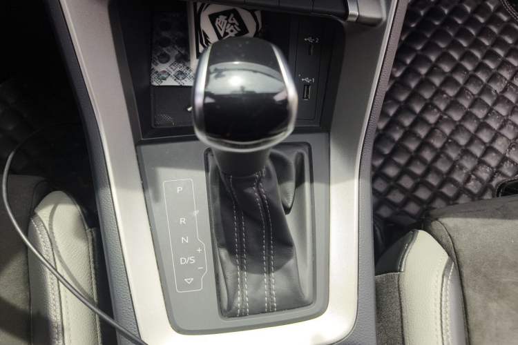 Used Audi Q3 2019 35 TFSI Fashion Dynamic Model Gear Lever