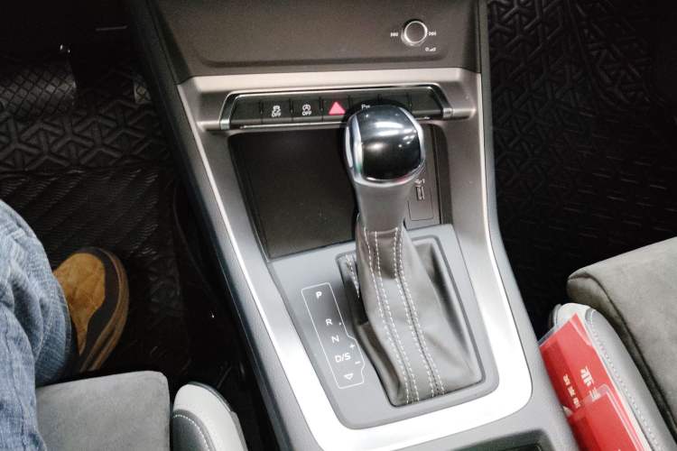 Used Audi Q3 2019 35 TFSI Advanced Dynamic Edition Gear Lever
