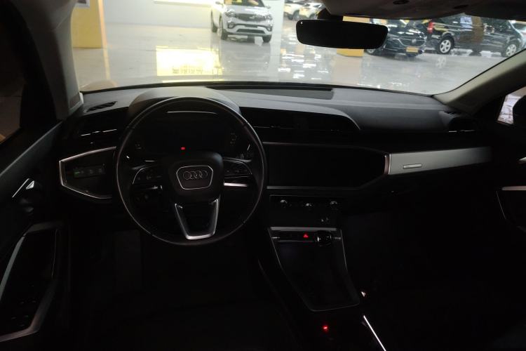 Used Audi Q3 2019 35 TFSI Advanced Style Edition Interior 2