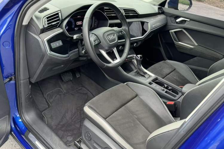 Used Audi Q3 2019 35 TFSI Advanced Dynamic Edition Interior 3